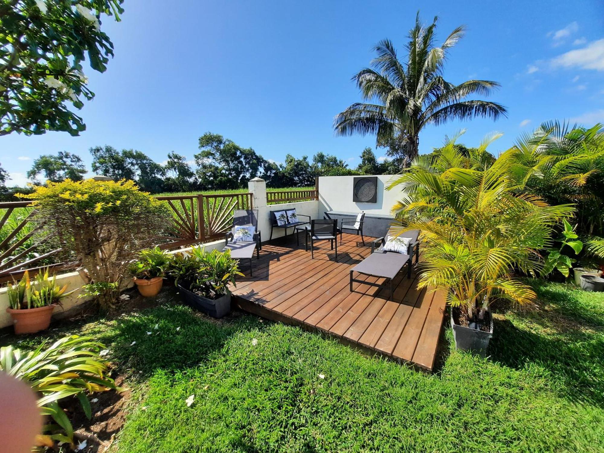 Joli Appartement, Piscine, Jacuzzi Sainte-Suzanne Luaran gambar