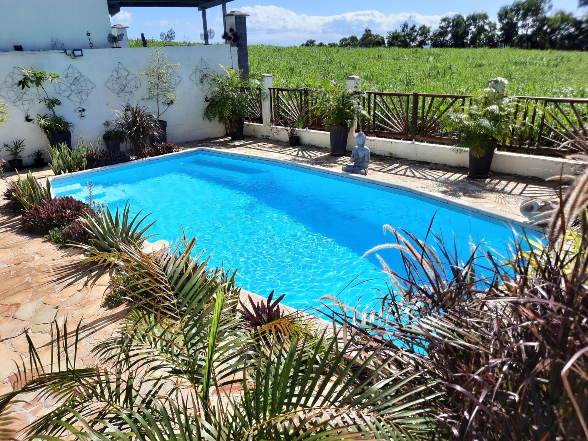 Joli Appartement, Piscine, Jacuzzi Sainte-Suzanne Luaran gambar